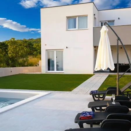 Villa Luminosa By Guide *